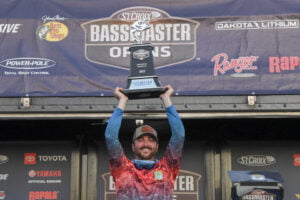 Justin Barnes Wins first Bassmaster Open of the season on Alabamas Lake Eufaula