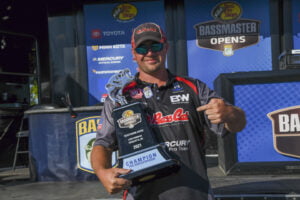 cody hoyle wins bassmaster open on lake norman