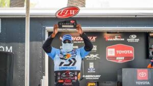 ish monroe wins flw delat