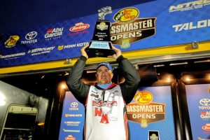 whitney stephens wins bassmaster